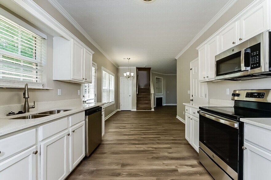 Building Photo - 220 Cranesbill Way