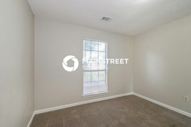 Building Photo - 4 Bedroom Pet-Friendly Home in Horn Lake, MS with Main Street Renewal