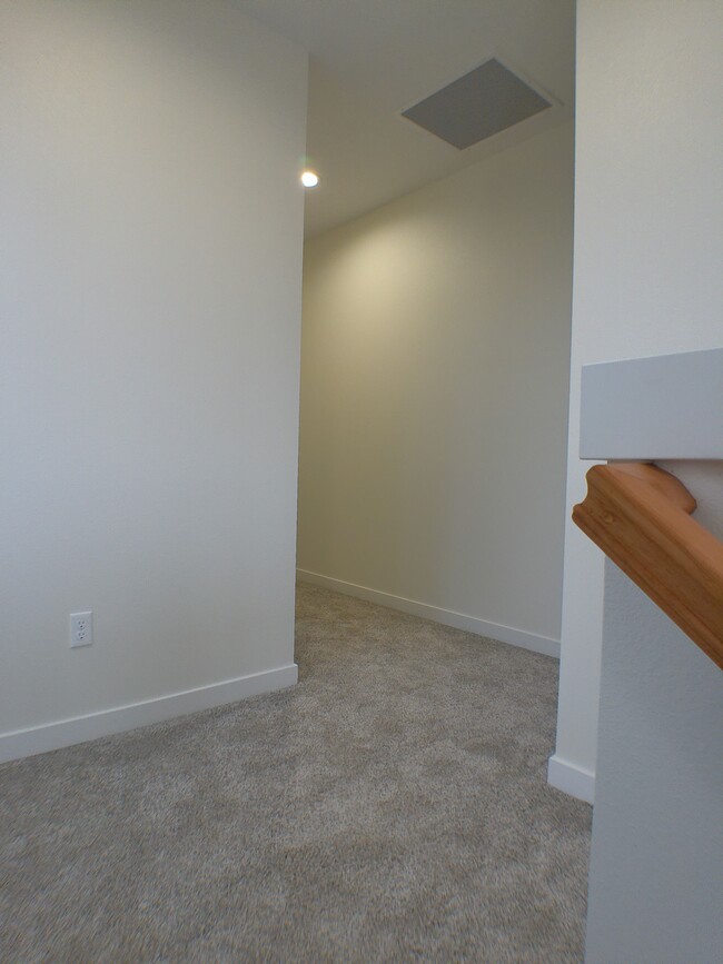Building Photo - 528 S 7th St