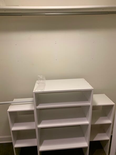 Closets - 2545 S Dearborn St