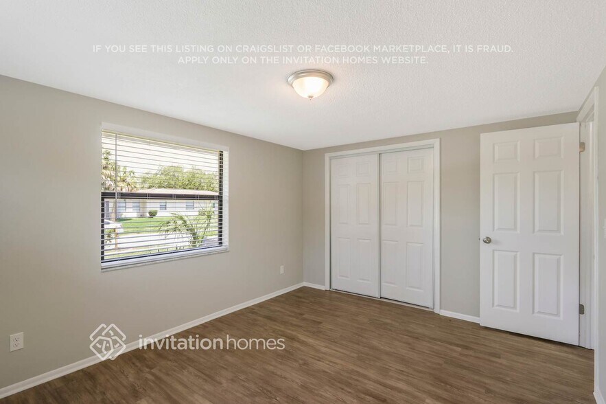 Building Photo - 16033 Villa Dr