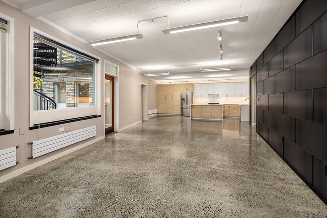 Building Photo - 2560 Dexter Ave N