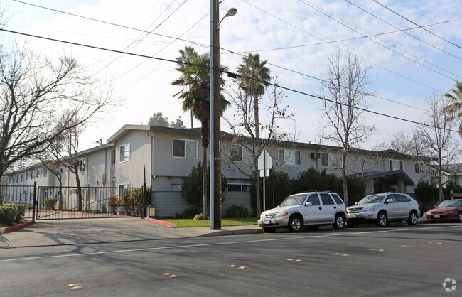 Primary Photo - Tradewinds Apartments
