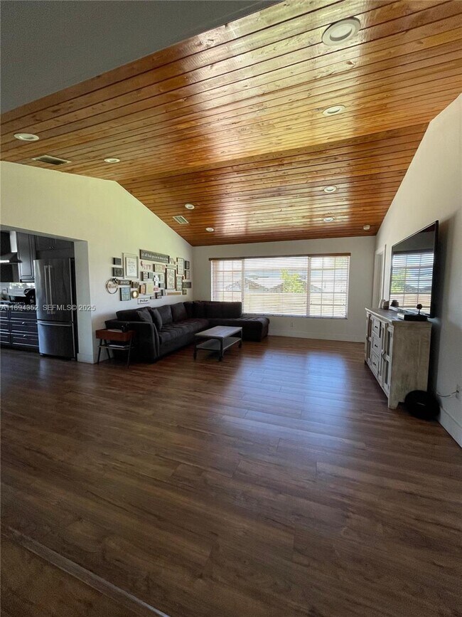 Building Photo - 8301 SW 27th Terrace