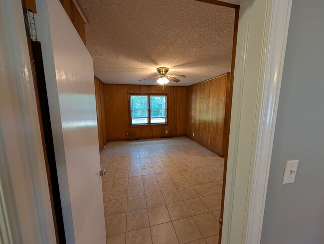 Building Photo - 3 Bedroom, 1.5 Bath Home with HVAC & Fenced Backyard