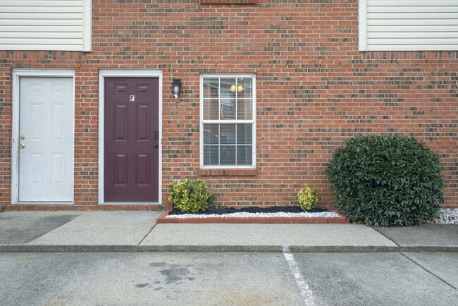 Building Photo - 284 Raleigh Dr