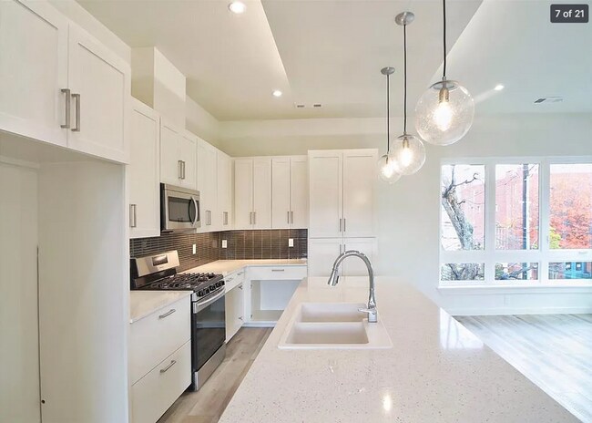 Building Photo - 313 College Ave