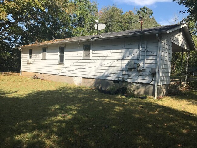 Building Photo - 280 Sequoia Ln
