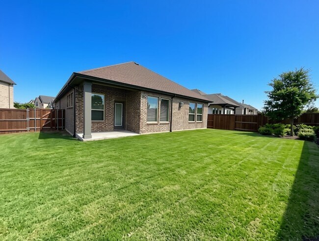 Building Photo - 1804 Welker Dr