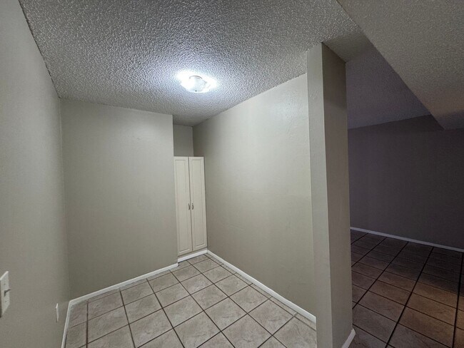 Building Photo - Contemporary 2/2 Condo Ground Level w/ Wheelchair Accessibility! 436/Curry Ford