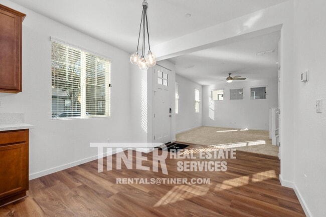 Building Photo - 220 Cinema St