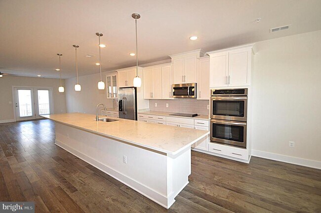 Building Photo - 44840 Tiverton Sq