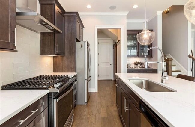 Building Photo - 3458 Fenton Dr