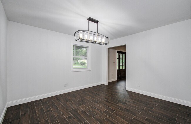 Building Photo - 536 Robert E Lee Dr