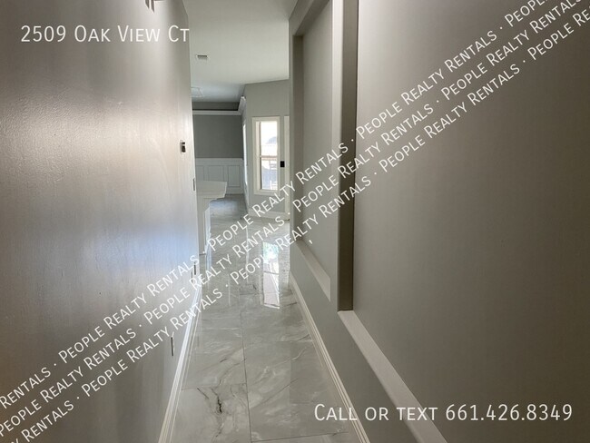 Building Photo - 2509 Oak View Ct