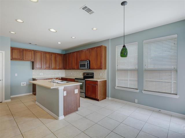 Building Photo - 1041 Crystal Lake Dr