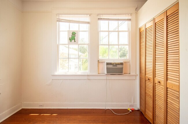Building Photo - 2015 S Rendon St