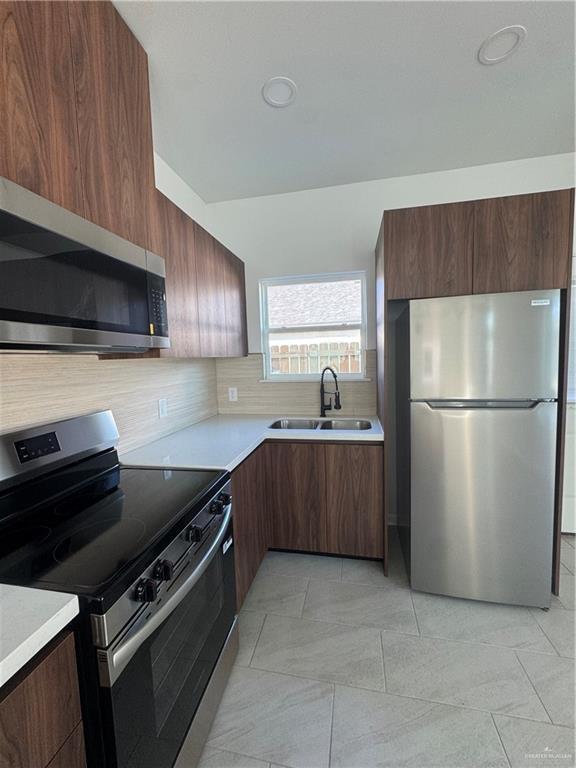 Building Photo - 21 Sunflower St