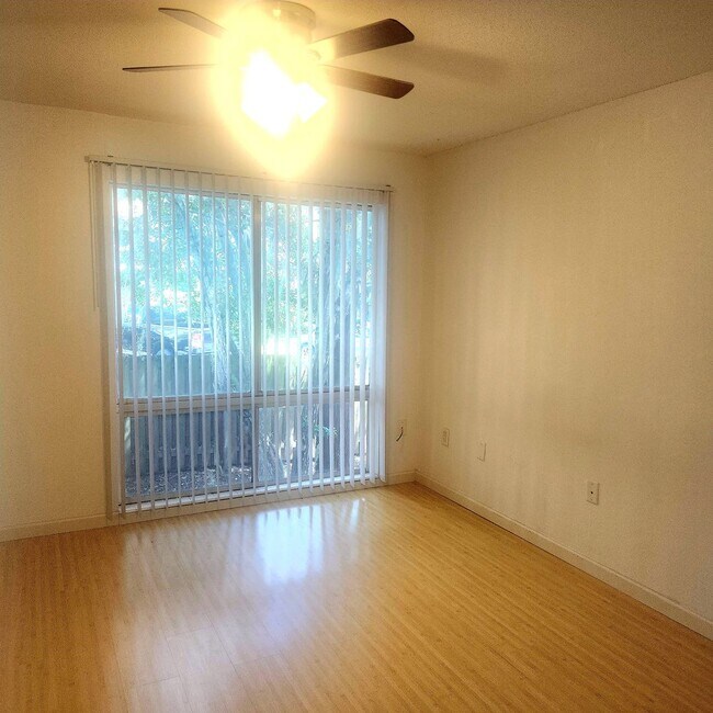 Building Photo - 1700 SW 16th Ct