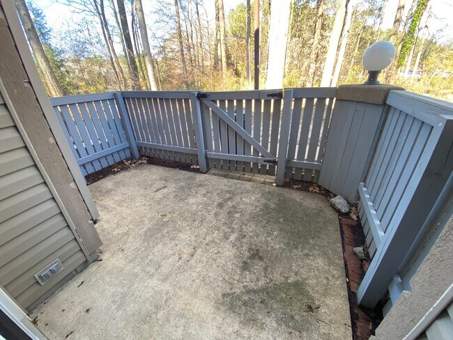 Building Photo - 343 Chesapeake Square Unit 4 (Wimbledon Chase) Chesapeake 23320