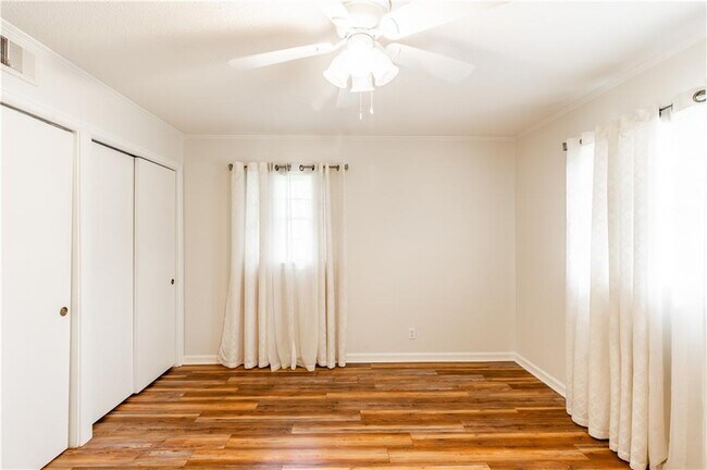 Building Photo - 304 Dogwood Dr
