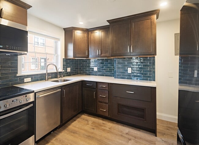 Building Photo - 39 Charlesbank Rd