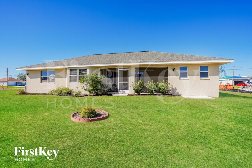 Building Photo - 1821 NW 23rd Ave