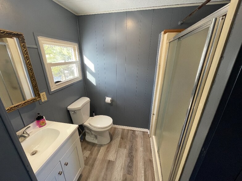 Building Photo - 120 1st St