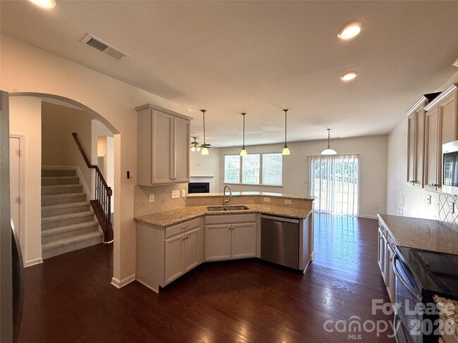Building Photo - 6911 Agnew Dr