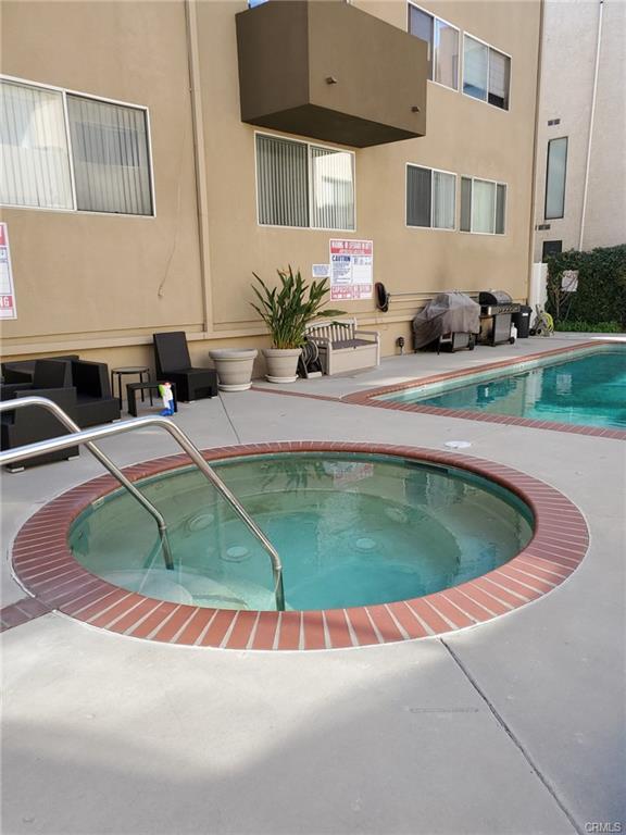 Spa - 14141 Dickens St