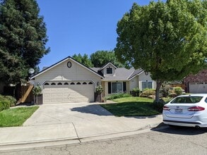 Building Photo - Wonderful home close to Clovis North and Copper River offering a large backyard, updated fixtures...