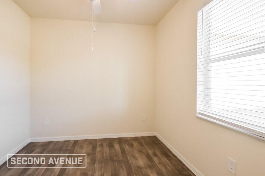 Building Photo - 1493 Oregon Ln