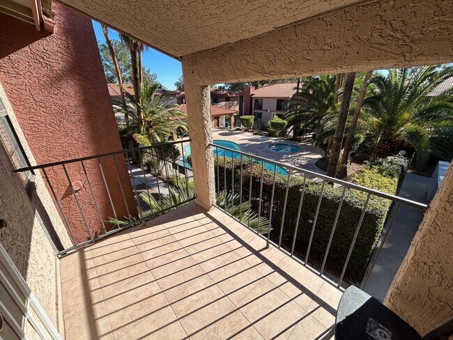 Building Photo - BEAUTIFUL 2 BED 2 BATH SECOND FLOOR CENTRAL LAS VEGAS CONDO