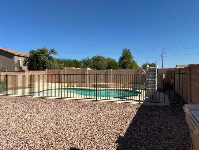 Building Photo - 7207 S Sunrise Way