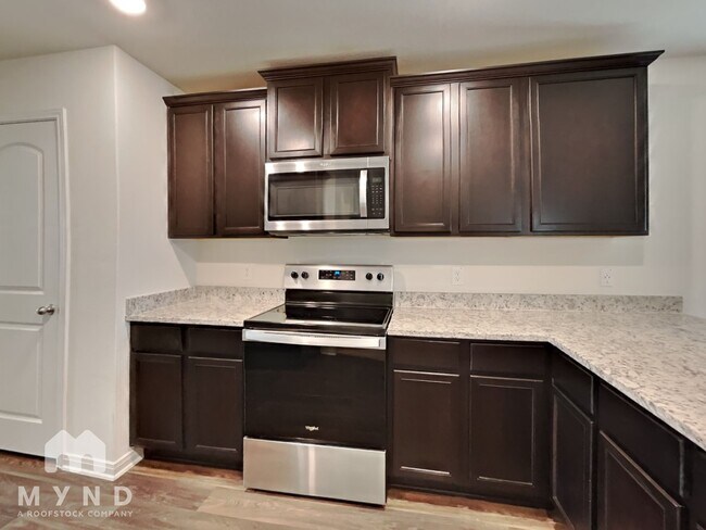 Building Photo - 12061 Latour Vly