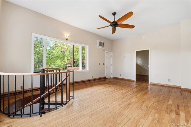 Building Photo - 333 Lake Dr