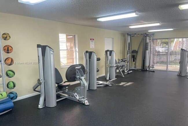 Primary Photo - 8750 Royal Palm Blvd