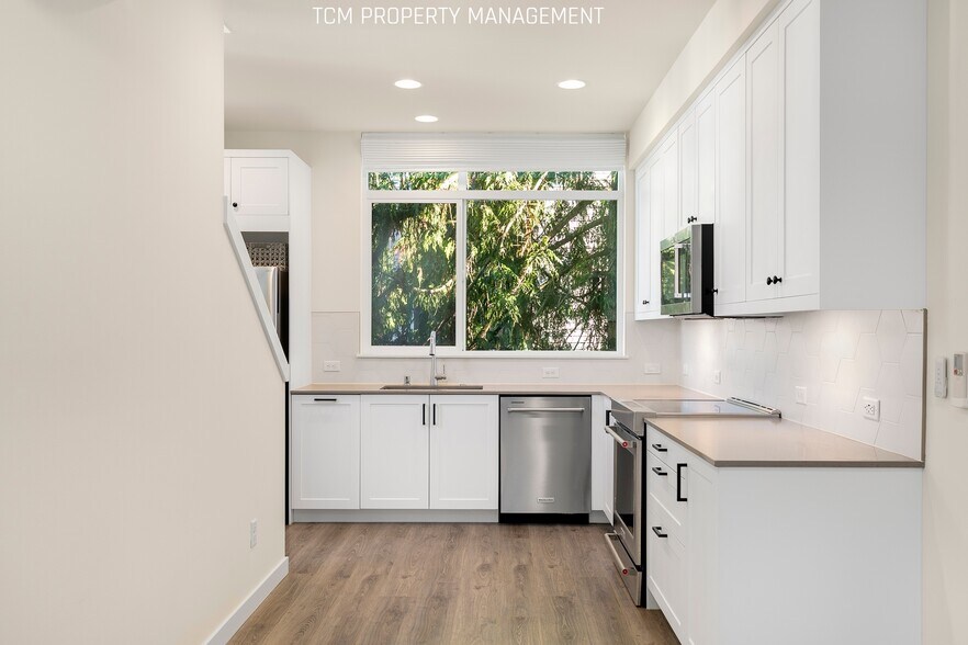 Building Photo - 2024E NE 85th St