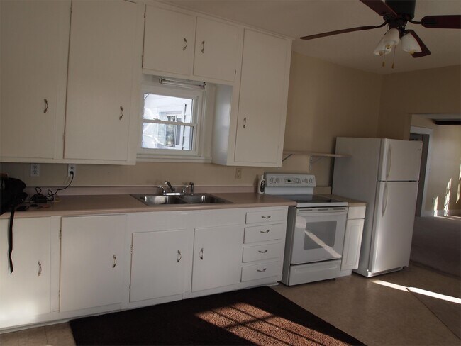 Building Photo - 13620 Tripp Rd