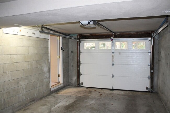 Building Photo - 61 Alton St