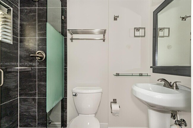 Building Photo - 500 Palmetto Dr