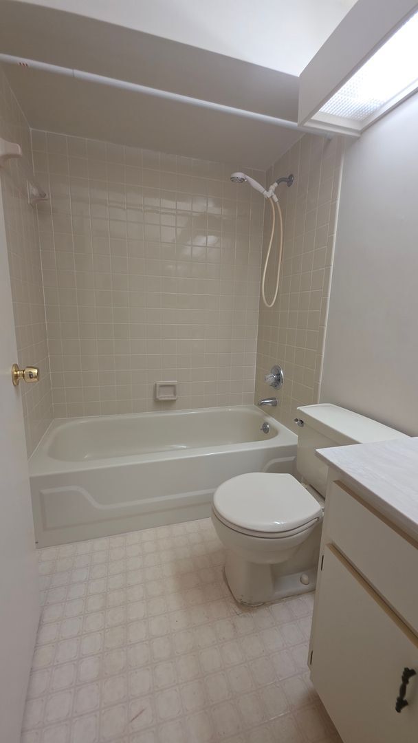 Building Photo - Beautiful Pond Front 2 Bedroom 2 Bath Townhome in the Wood Haven Community
