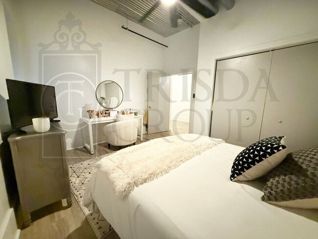 Building Photo - Avail July 15th! Stylish 1-Bedroom Apartment in Mt. Washington –2 Off Street Parking Spaces, AC, ...