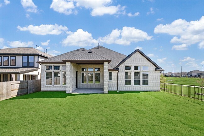 Building Photo - 2022 Serene Spgs Dr