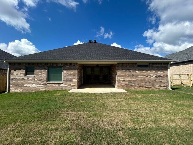Building Photo - Beautiful Modern Home in Pea Ridge!