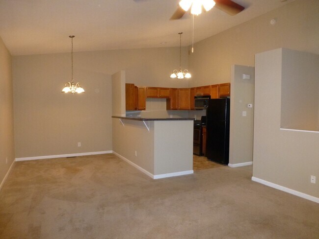 Building Photo - Spacious 3-Bed, 2-Bath Townhouse with 2-Ca...