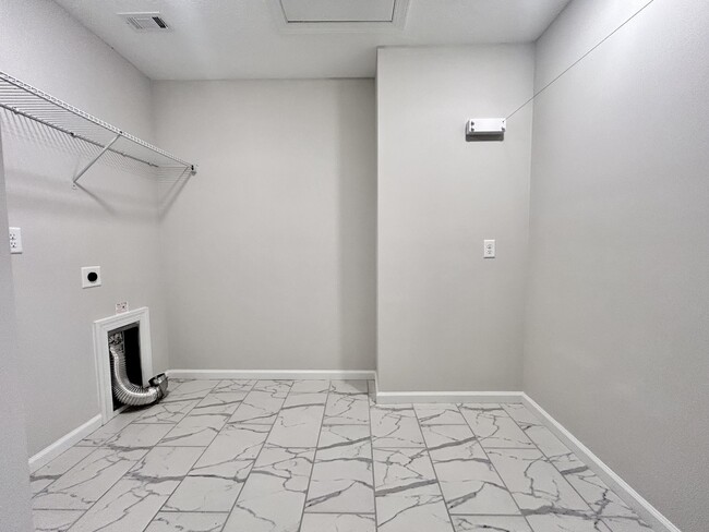 Building Photo - 3097 Lobella Dr