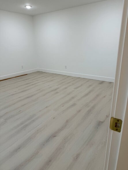 Building Photo - 266 S 1400 W