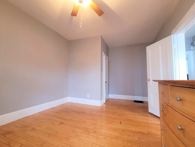 Building Photo - 25 Martin St