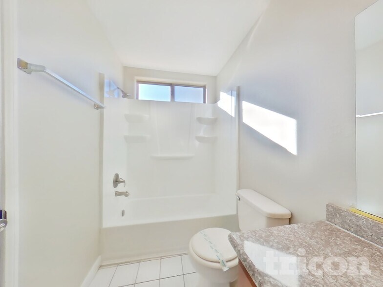 Building Photo - 44238 Gillan Ave